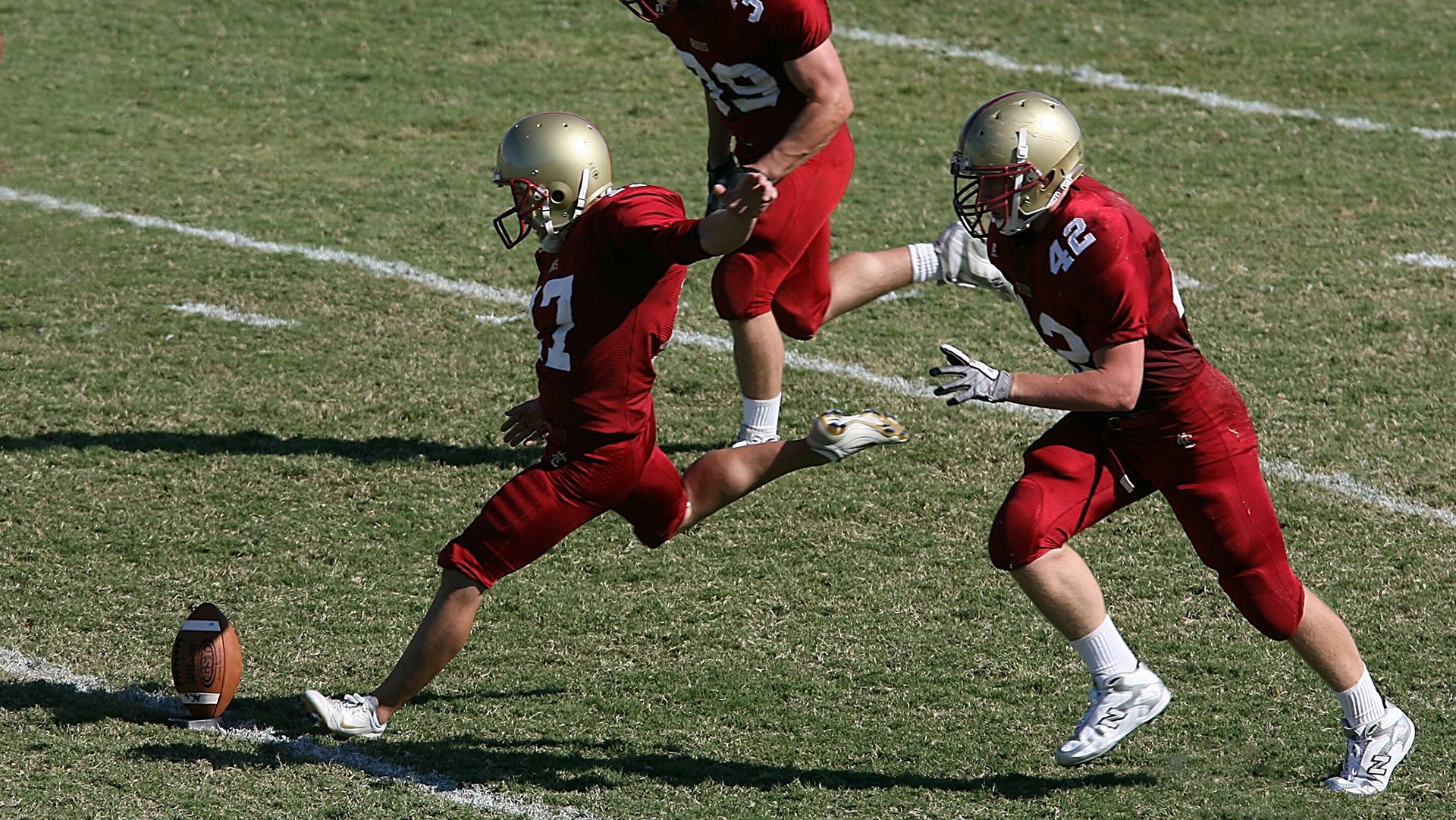 球队战术执行精准获好评，足球队战术训练方案